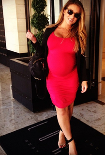 Jessie James Decker feet photo thumbnail