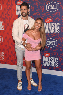 Jessie James Decker feet photo thumbnail