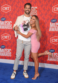 Jessie James Decker feet photo thumbnail