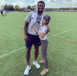 Jessie James Decker feet photo thumbnail