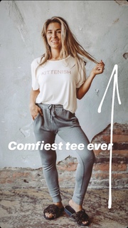 Jessie James Decker feet photo thumbnail