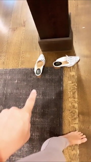 Jessie James Decker feet photo thumbnail