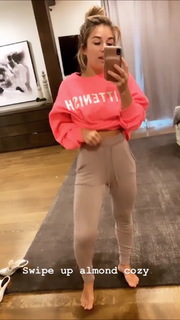 Jessie James Decker feet photo thumbnail
