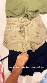 Jessie James Decker feet photo thumbnail