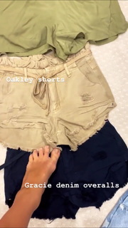 Jessie James Decker feet photo thumbnail