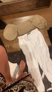 Jessie James Decker feet photo thumbnail