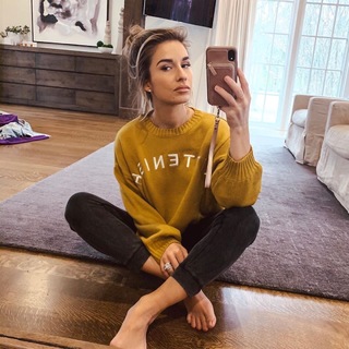 Jessie James Decker feet photo thumbnail