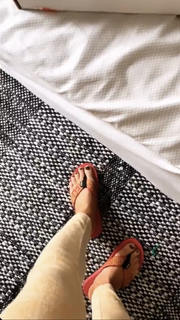 Jessie James Decker feet photo thumbnail