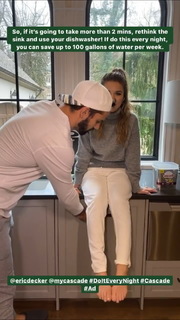 Jessie James Decker feet photo thumbnail
