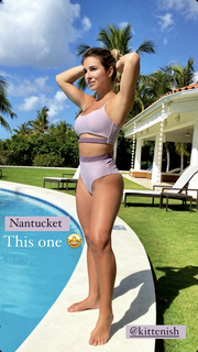 Jessie James Decker feet photo thumbnail