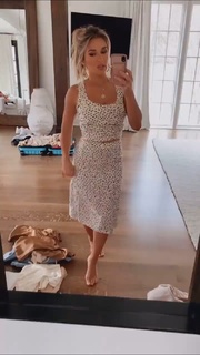 Jessie James Decker feet photo thumbnail