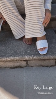 Jessie James Decker feet photo thumbnail