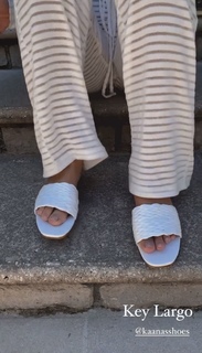 Jessie James Decker feet photo thumbnail