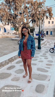 Jessie James Decker feet photo thumbnail