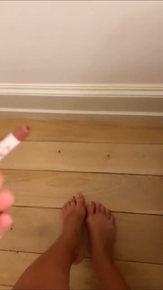 Jessie James Decker feet photo thumbnail