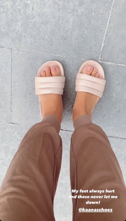 Jessie James Decker feet photo thumbnail