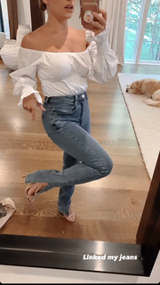 Jessie James Decker feet photo thumbnail