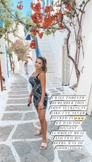 Jessie James Decker feet photo thumbnail