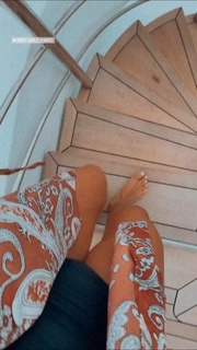 Jessie James Decker feet photo thumbnail