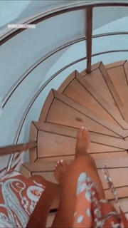 Jessie James Decker feet photo thumbnail