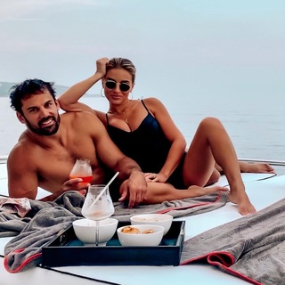 Jessie James Decker feet photo thumbnail