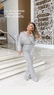 Jessie James Decker feet photo thumbnail