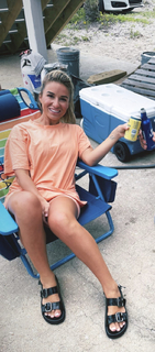 Jessie James Decker feet photo thumbnail