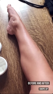 Jessie James Decker feet photo thumbnail