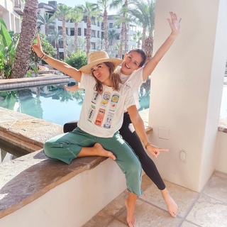 Jessie James Decker feet photo thumbnail