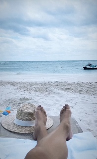 Jessie James Decker feet photo thumbnail