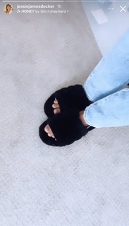 Jessie James Decker feet photo thumbnail