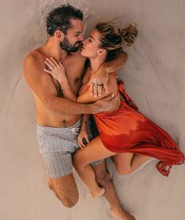 Jessie James Decker feet photo thumbnail