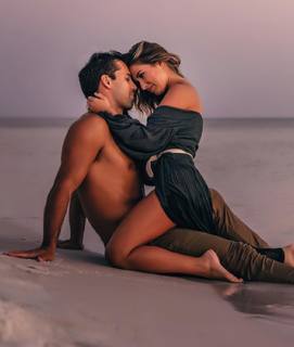 Jessie James Decker feet photo thumbnail