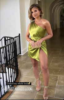 Jessie James Decker feet photo thumbnail