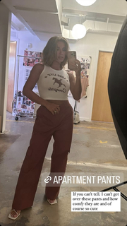 Jessie James Decker feet photo thumbnail