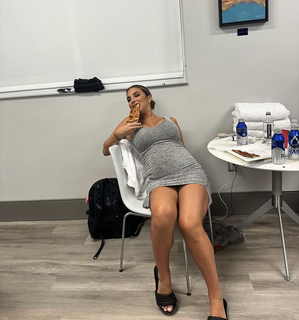 Jessie James Decker feet photo thumbnail