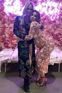 Jessie James Decker feet photo thumbnail