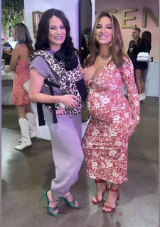 Jessie James Decker feet photo thumbnail