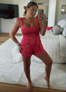 Jessie James Decker feet photo thumbnail