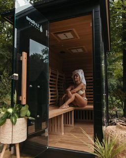 Jessie James Decker feet photo thumbnail