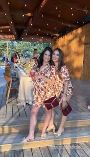 Jessie James Decker feet photo thumbnail