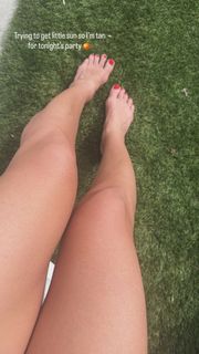 Jessie James Decker feet photo 7