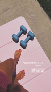 Jessie James Decker feet photo 2