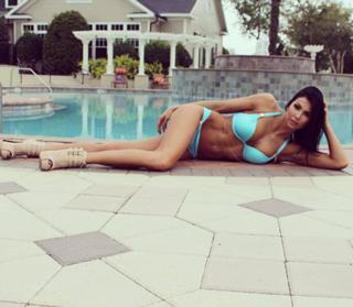 Jessie McKay feet photo thumbnail