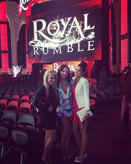 Jessie McKay feet photo thumbnail