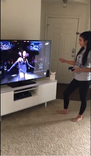 Jessie McKay feet photo thumbnail