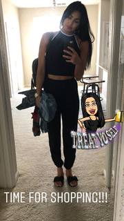 Jessie McKay feet photo thumbnail