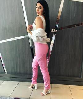 Jessie McKay feet photo thumbnail