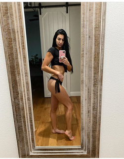 Jessie McKay feet photo thumbnail