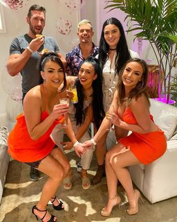 Jessie McKay feet photo thumbnail